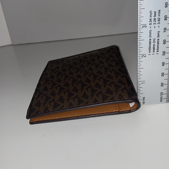 Michael Kors Jet Set Travel Passport Case wallet MK Signature Brown / Acorn NWOT - Picture 14 of 15